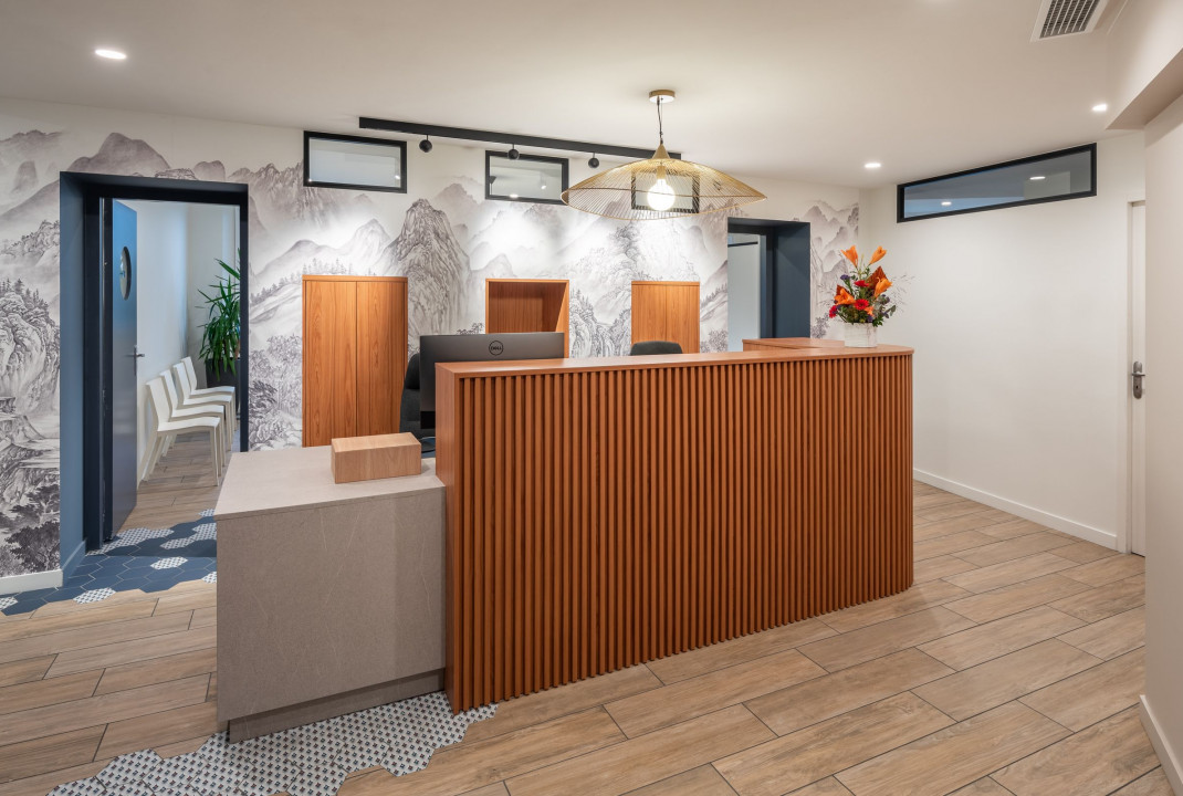 Accueil banque d'accueil , mobilier , sur mesure , bois , carrelage , renovation